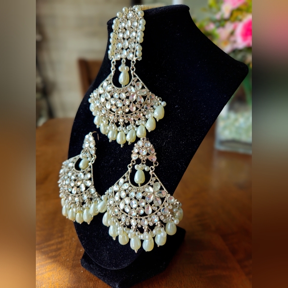 NWT White jhumka earrings set/ set of 3/ teeka & jhumka set/ INDIAN JEWELRY SET - Picture 5 of 9